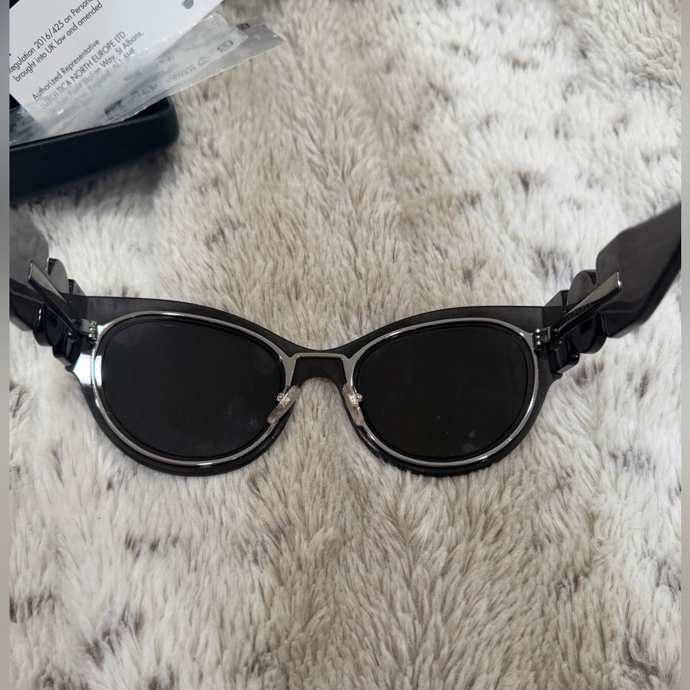 🕶️Versace Mirrored Dark grey women’s sunglasses🕶️ - Picture 6 of 7